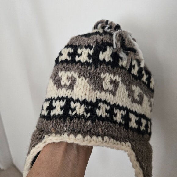 Made in Nepal wool knitted tie bonnet - Picture 6 of 8